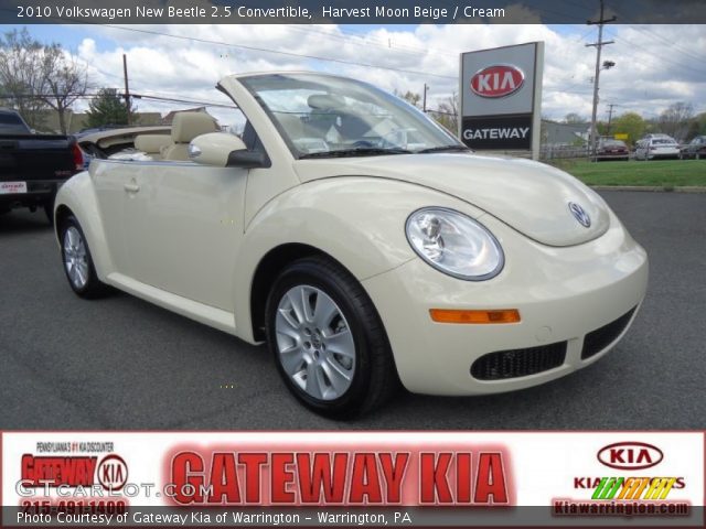 2010 Volkswagen New Beetle 2.5 Convertible in Harvest Moon Beige