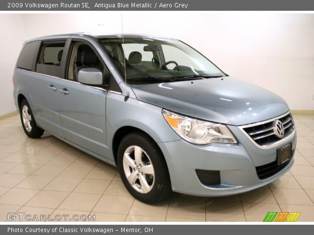 2009 Volkswagen Routan SE in Antigua Blue Metallic