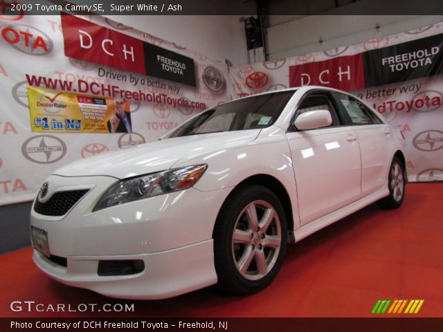 2009 Toyota Camry SE in Super White