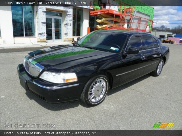 2009 Lincoln Town Car Executive L in Black