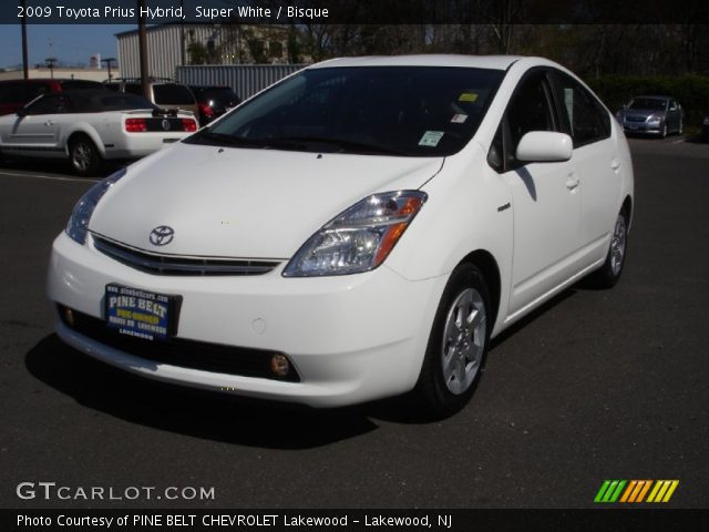 2009 Toyota Prius Hybrid in Super White