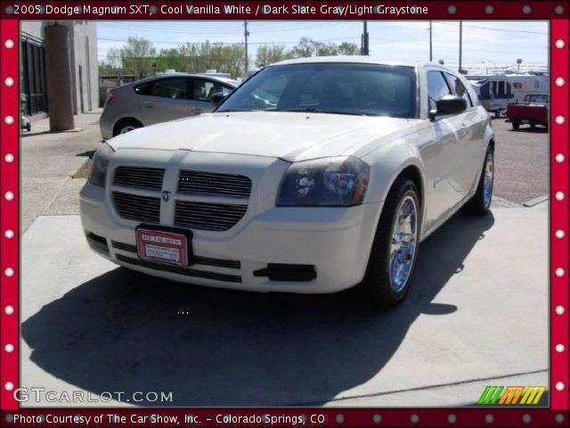 2005 Dodge Magnum SXT in Cool Vanilla White