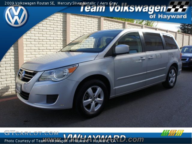 2009 Volkswagen Routan SE in Mercury Sliver Metallic