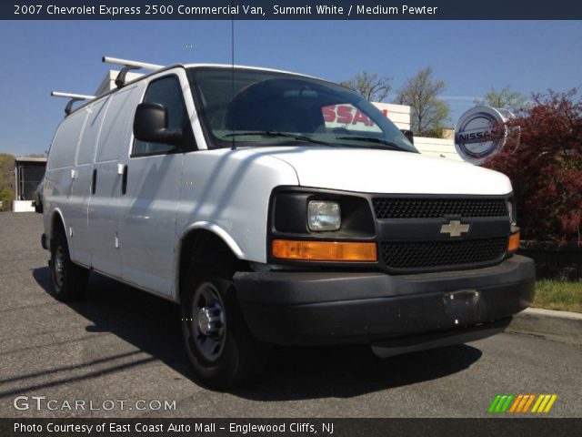 2007 Chevrolet Express 2500 Commercial Van in Summit White