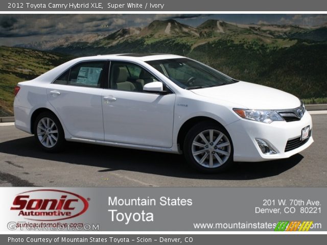 2012 Toyota Camry Hybrid XLE in Super White