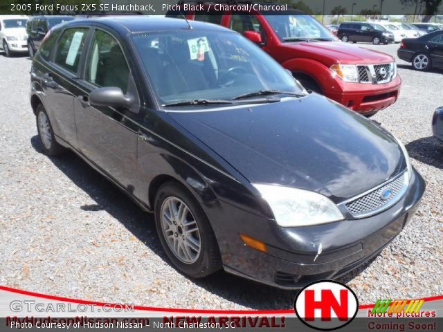 2005 Ford Focus ZX5 SE Hatchback in Pitch Black