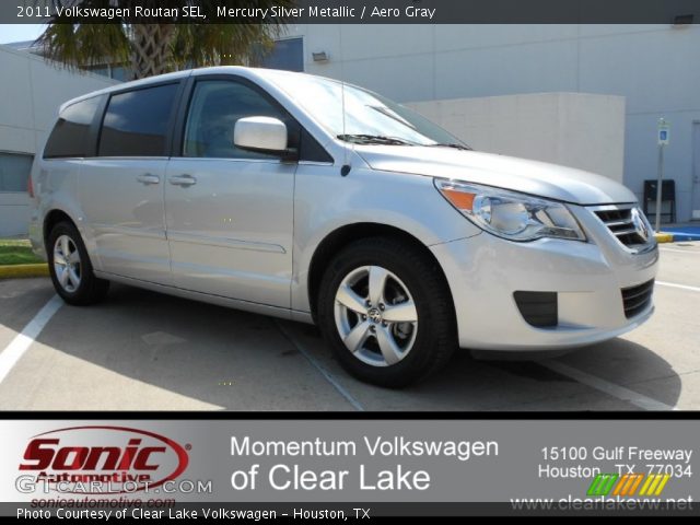 2011 Volkswagen Routan SEL in Mercury Silver Metallic