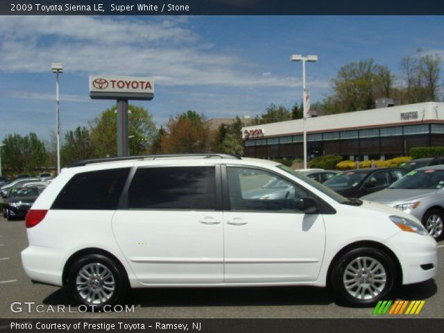 2009 Toyota Sienna LE in Super White