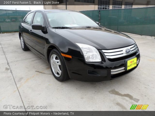 2007 Ford Fusion S in Black