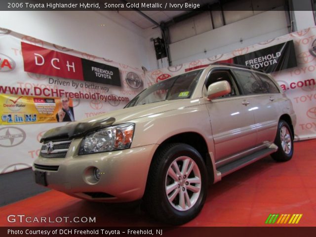2006 Toyota Highlander Hybrid in Sonora Gold Metallic