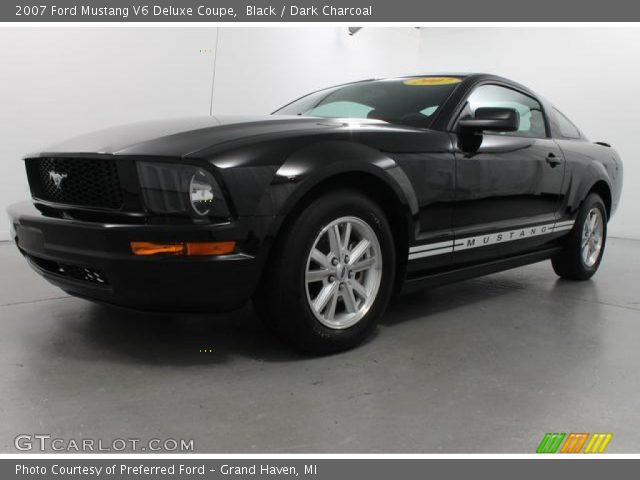 2007 Ford Mustang V6 Deluxe Coupe in Black