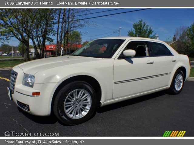 2009 Chrysler 300 Touring in Cool Vanilla White