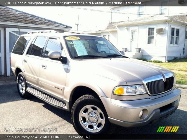 2000 Lincoln Navigator 4x4 in Light Parchment Gold Metallic