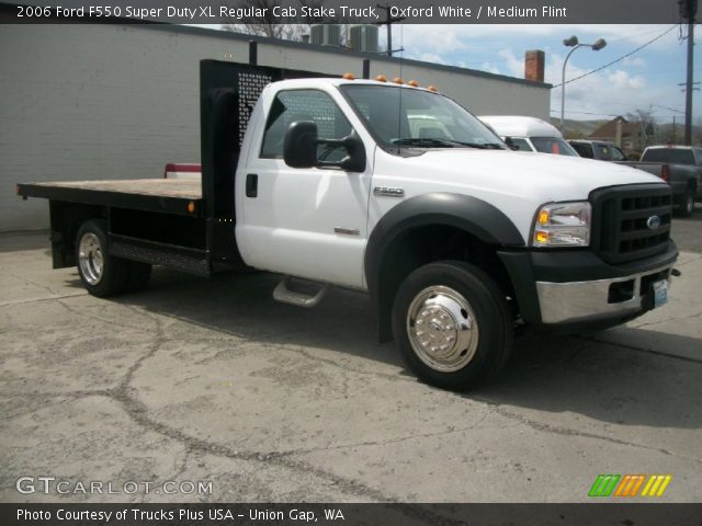 2006 Ford F550 Super Duty XL Regular Cab Stake Truck in Oxford White