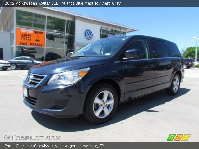 2009 Volkswagen Routan SEL in Atlantis Blue Metallic