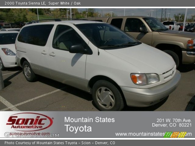 2000 Toyota Sienna LE in Super White