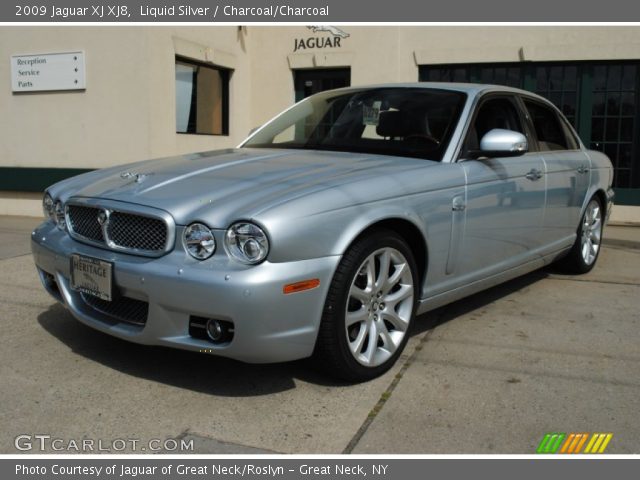 2009 Jaguar XJ XJ8 in Liquid Silver