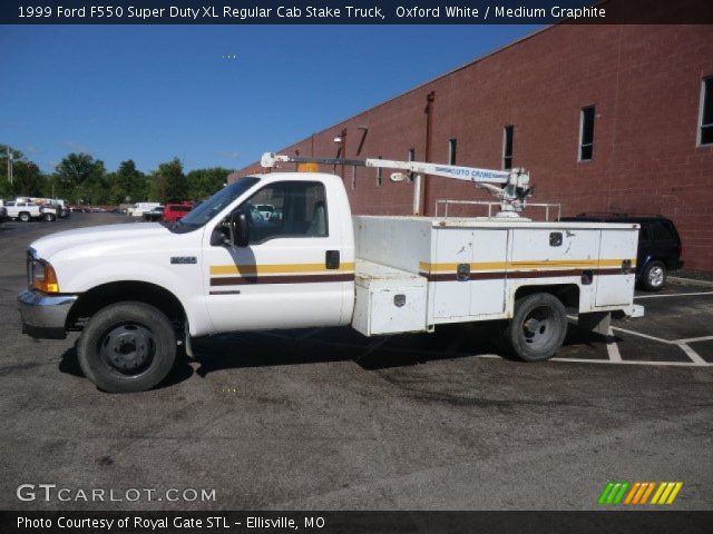 1999 Ford F550 Super Duty XL Regular Cab Stake Truck in Oxford White