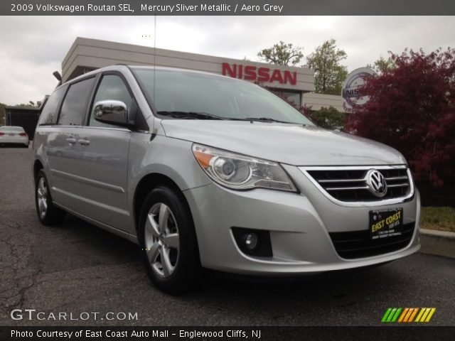 2009 Volkswagen Routan SEL in Mercury Sliver Metallic