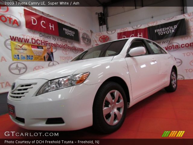 2009 Toyota Camry LE in Super White