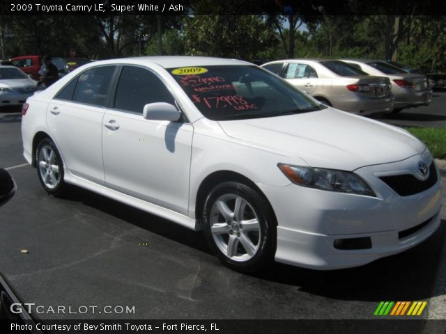 2009 Toyota Camry LE in Super White