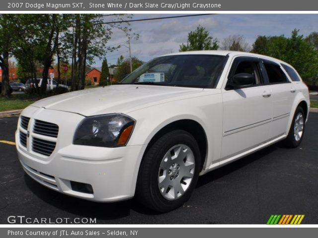 2007 Dodge Magnum SXT in Stone White