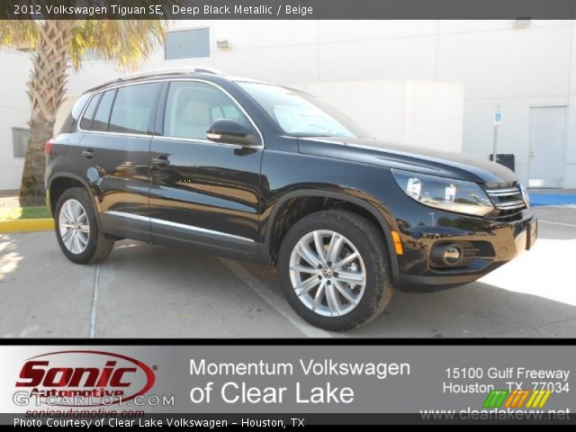 2012 Volkswagen Tiguan SE in Deep Black Metallic