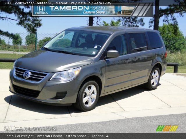 2010 Volkswagen Routan SE in Meteor Gray Metallic