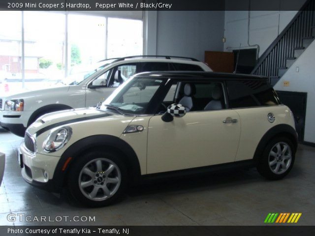2009 Mini Cooper S Hardtop in Pepper White
