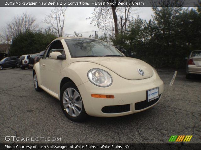 2009 Volkswagen New Beetle 2.5 Convertible in Harvest Moon Beige