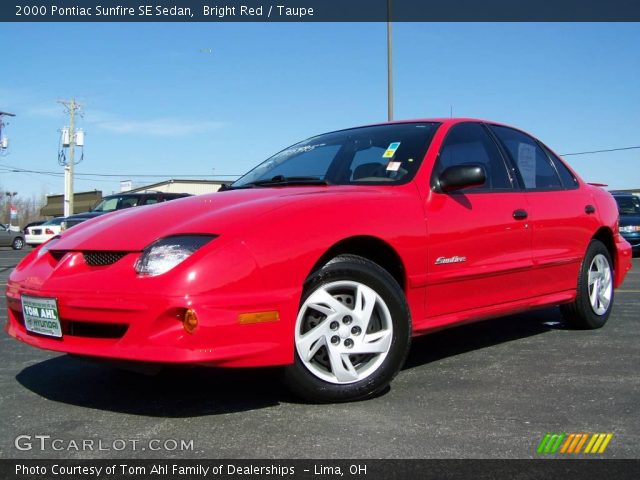 2000 Pontiac Sunfire SE Sedan in Bright Red