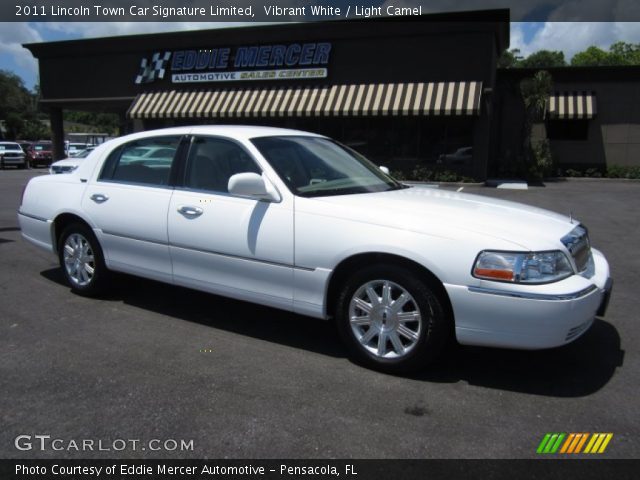 2011 Lincoln Town Car Signature Limited in Vibrant White