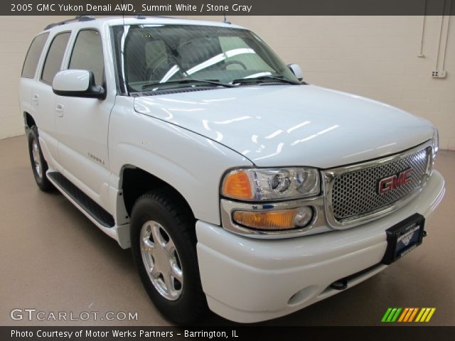 2005 GMC Yukon Denali AWD in Summit White