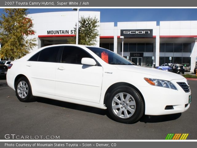2007 Toyota Camry Hybrid in Super White