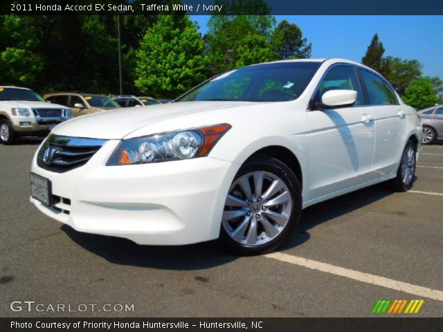 2011 Honda Accord EX Sedan in Taffeta White