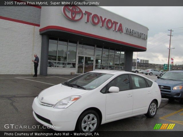 2005 Toyota Prius Hybrid in Super White