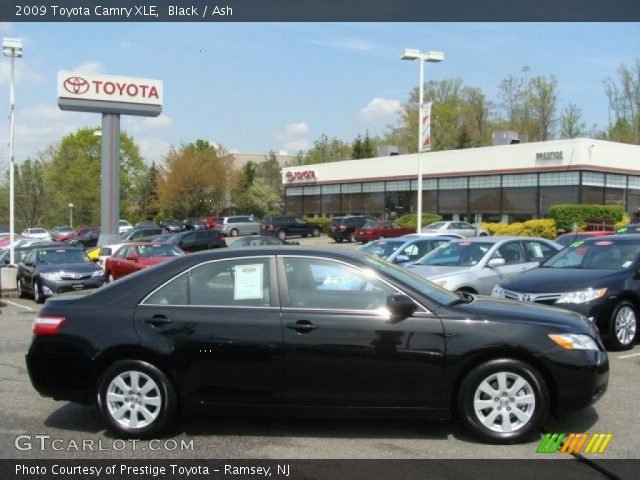 2009 Toyota Camry XLE in Black