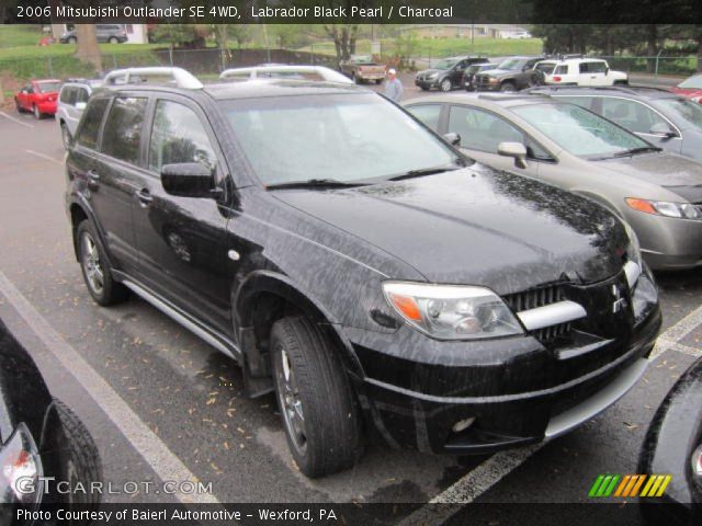 2006 Mitsubishi Outlander SE 4WD in Labrador Black Pearl