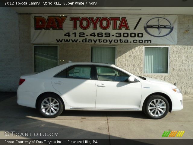 2012 Toyota Camry Hybrid XLE in Super White