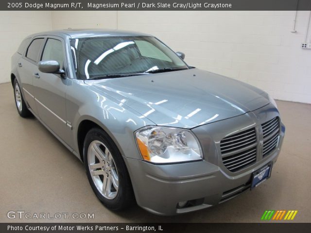 2005 Dodge Magnum R/T in Magnesium Pearl