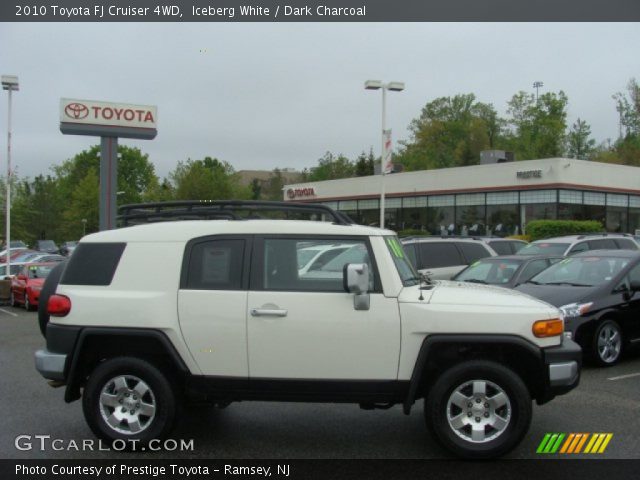 2010 Toyota FJ Cruiser 4WD in Iceberg White