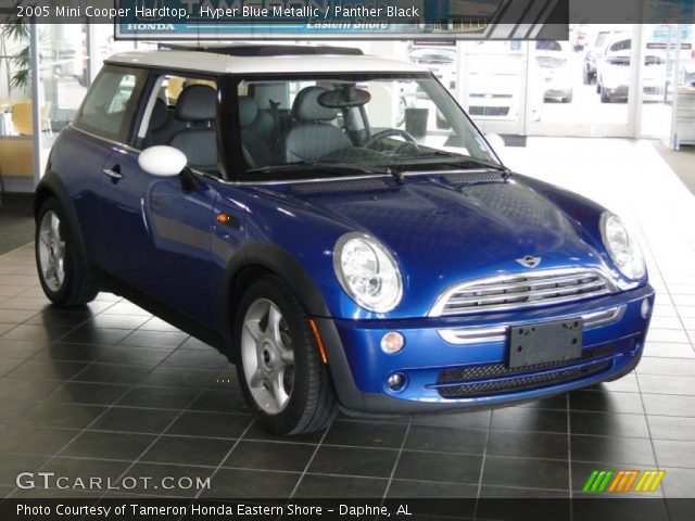 2005 Mini Cooper Hardtop in Hyper Blue Metallic