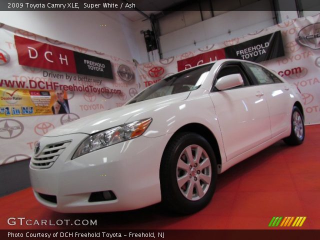2009 Toyota Camry XLE in Super White