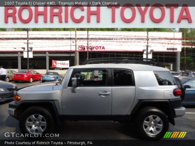 2007 Toyota FJ Cruiser 4WD in Titanium Metallic