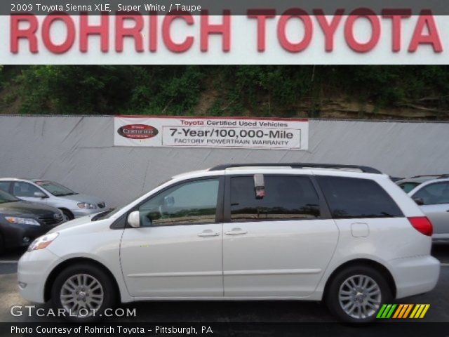 2009 Toyota Sienna XLE in Super White