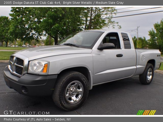 2005 Dodge Dakota ST Club Cab 4x4 in Bright Silver Metallic
