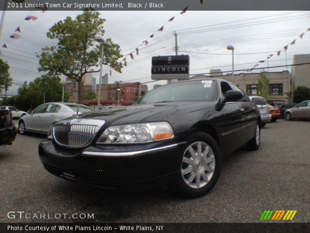 2011 Lincoln Town Car Signature Limited in Black