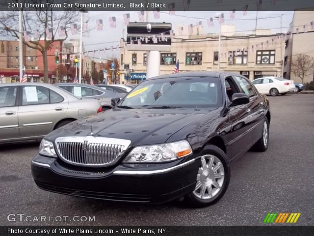 2011 Lincoln Town Car Signature Limited in Black