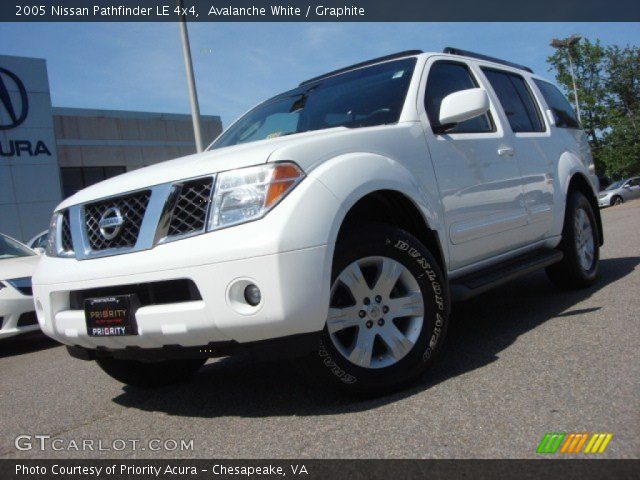 2005 Nissan Pathfinder LE 4x4 in Avalanche White