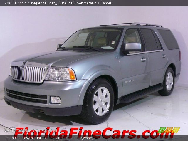 2005 Lincoln Navigator Luxury in Satellite Silver Metallic